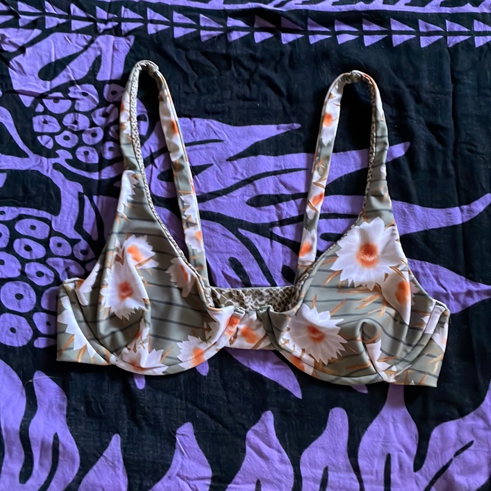 Acacia Geneva top